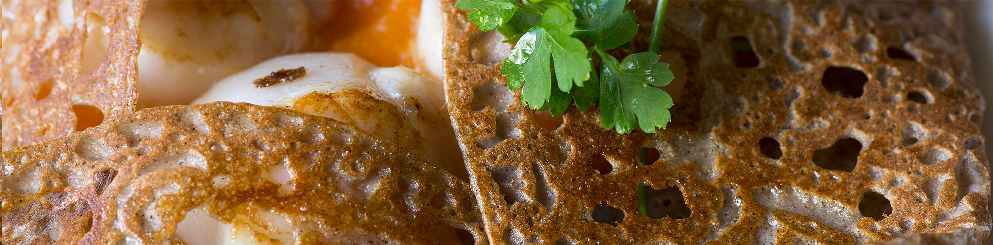 Le Goëlic, crêperie du réseau 'Crêperie Gourmande', restaurant près de Binic, St-Quay et le Zooparc de Trégomeur, vous sert des galettes et des crêpes dans une crêperie de caractère, au coeur du bourg de Trégomeur