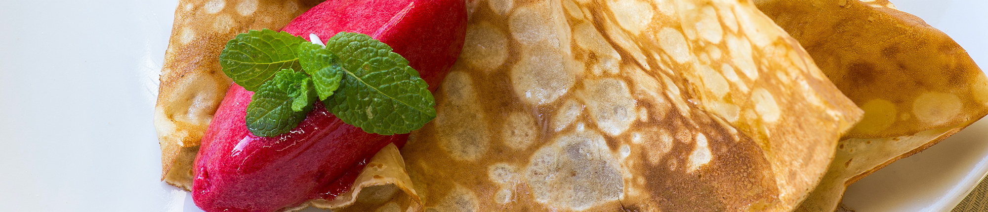 Le Goëlic, crêperie du réseau 'Crêperie Gourmande', restaurant près de Binic, St-Quay et le Zooparc de Trégomeur, vous sert des galettes et des crêpes dans une crêperie de caractère, au coeur du bourg de Trégomeur