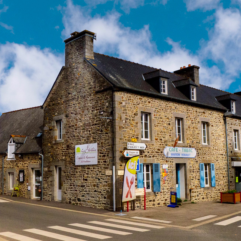 Le Goëlic, crêperie du réseau 'Crêperie Gourmande', restaurant près de Binic, St-Quay et le Zooparc de Trégomeur, vous sert des galettes et des crêpes dans une crêperie de caractère, au coeur du bourg de Trégomeur