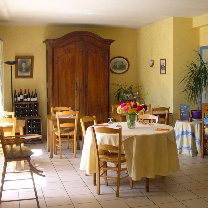 Le Goëlic, crêperie du réseau 'Crêperie Gourmande', restaurant près de Binic, St-Quay et le Zooparc de Trégomeur, vous sert des galettes et des crêpes dans une crêperie de caractère, au coeur du bourg de Trégomeur